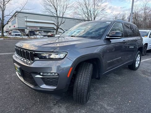 Certified 2022 Jeep Grand Cherokee Limited image 3