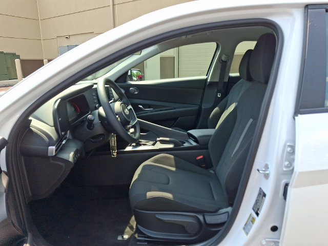 Certified 2025 Hyundai Elantra SE w/ Cargo Package FWD image 10
