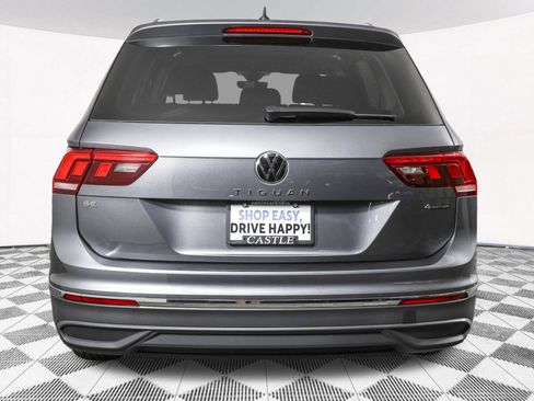 Used 2024 Volkswagen Tiguan SE w/ Panoramic Sunroof Package AWD/4WD image 16