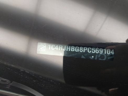 Used 2023 Jeep Grand Cherokee Limited AWD/4WD image 33
