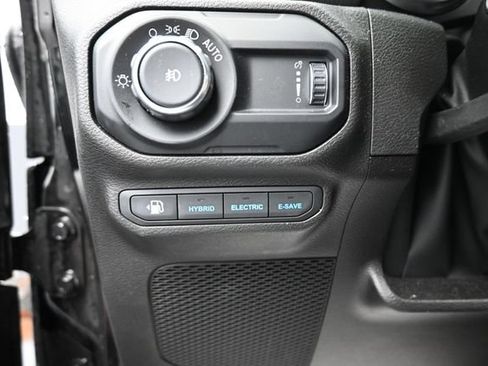Used 2023 Jeep Wrangler Unlimited Sahara w/ Cold Weather Group AWD/4WD image 16
