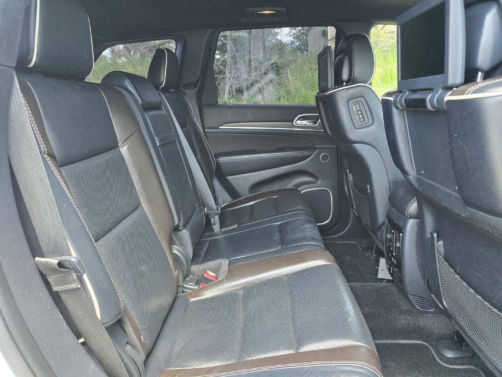 Used 2015 Jeep Grand Cherokee Overland w/ Advanced Technology Group AWD/4WD image 15