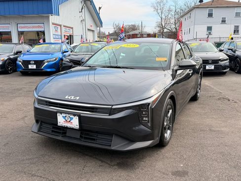 Used 2025 Kia K4 image 1