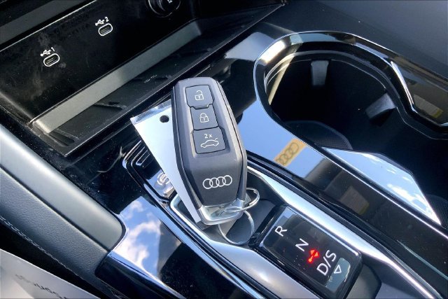 Used 2025 Audi Q5 Premium Plus AWD/4WD image 12