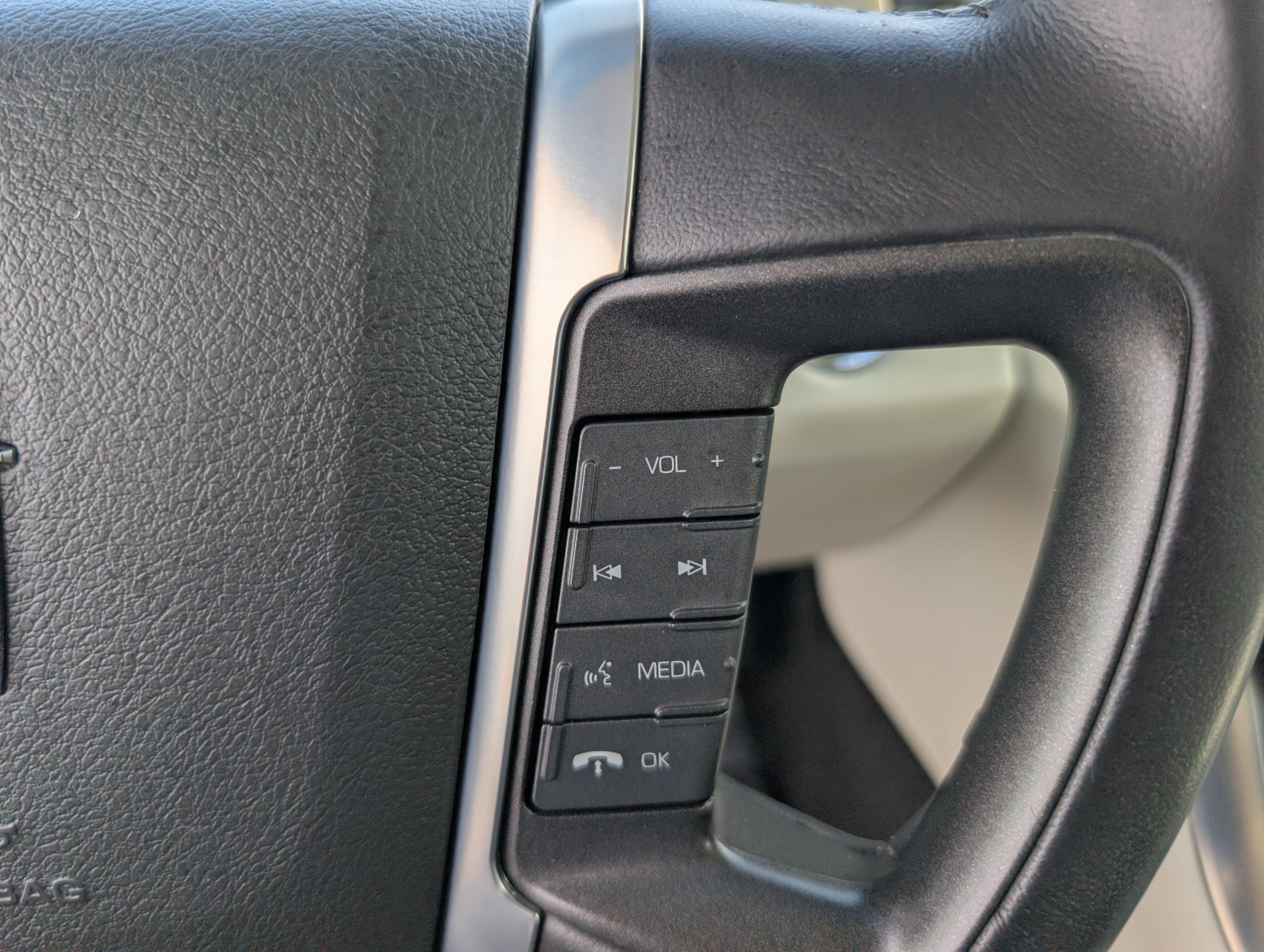 Used 2009 Lincoln MKS FWD image 17