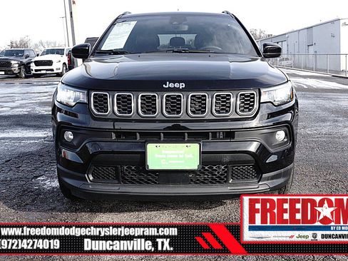 Used 2024 Jeep Compass Latitude image 8