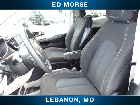 Used 2020 Chrysler Voyager LX image 10