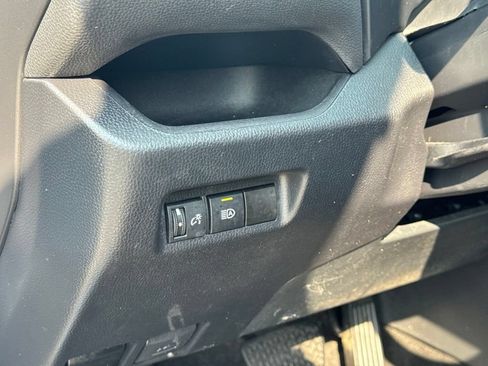 Used 2023 Toyota RAV4 LE AWD/4WD image 38