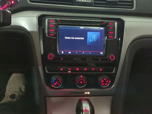 Used 2019 Volkswagen Passat 2.0T Wolfsburg FWD image 9