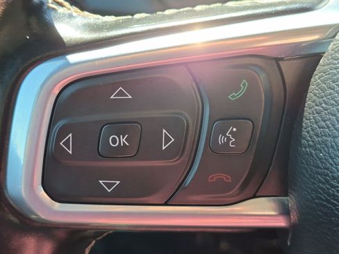 Used 2020 Jeep Gladiator Overland AWD/4WD image 17