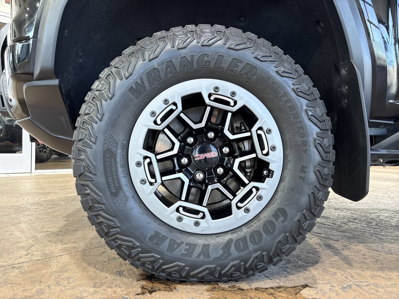 Used 2023 GMC Canyon AT4X w/ Edition 1 AWD/4WD image 10