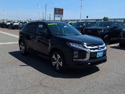 Used 2025 Mitsubishi Outlander Sport SE AWD/4WD image 2
