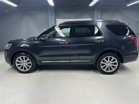 Used 2017 Ford Explorer Limited w/ Equipment Group 301A AWD/4WD image 10