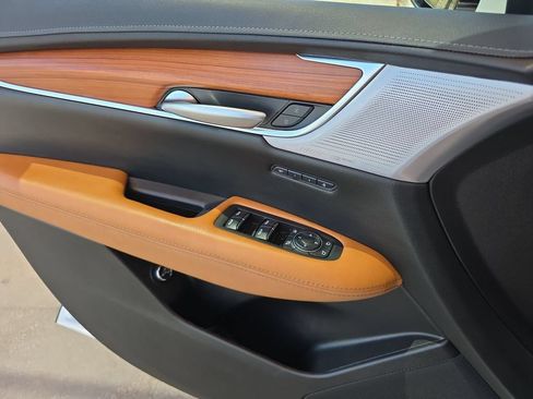 Certified 2024 Cadillac XT5 Premium Luxury w/ LPO, Premium Carpet Package FWD image 24