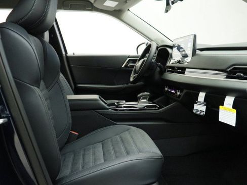 New 2026 Mitsubishi Outlander FWD image 17