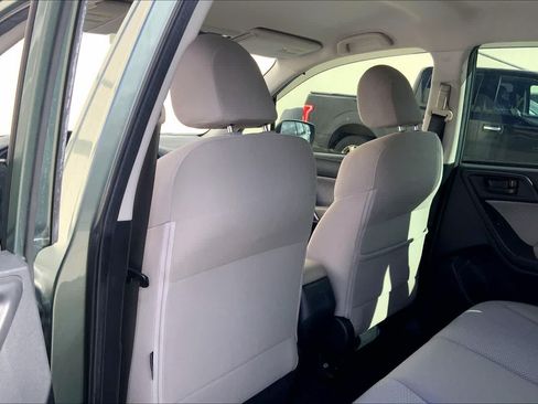 Used 2017 Subaru Forester 2.5i AWD/4WD image 12