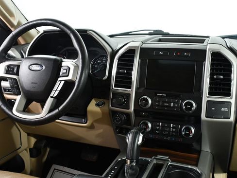 Used 2017 Ford F150 Lariat w/ Equipment Group 502A Luxury AWD/4WD image 8
