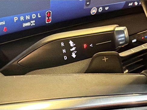 Used 2025 Buick Enclave Preferred image 24