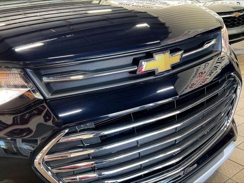 Used 2022 Chevrolet Trax LT w/ LT Convenience Package image 25