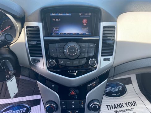 Used 2016 Chevrolet Cruze LT w/ Technology Package FWD image 13