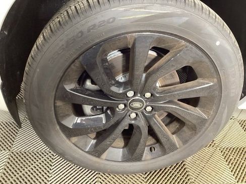 New 2025 Land Rover Discovery Sport S image 9