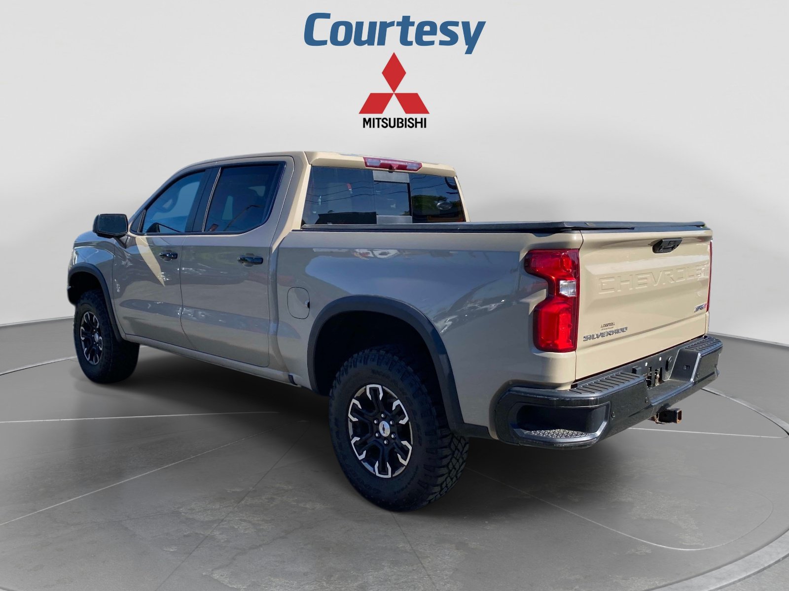 Used 2023 Chevrolet Silverado 1500 ZR2 AWD/4WD image 3