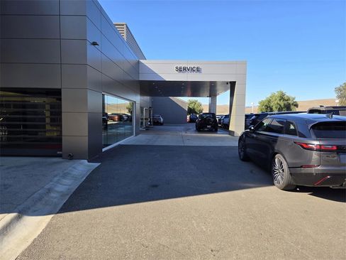 Used 2017 Land Rover Range Rover HSE image 31