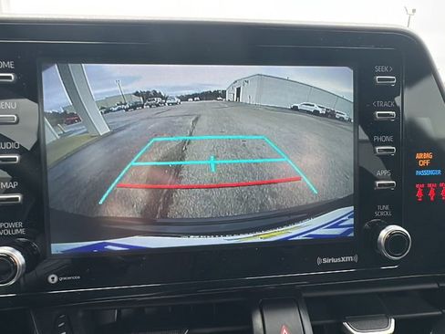 Used 2022 Toyota C-HR XLE image 23