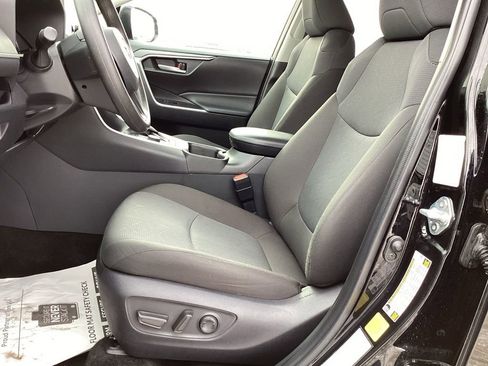 Used 2025 Toyota RAV4 XLE image 12