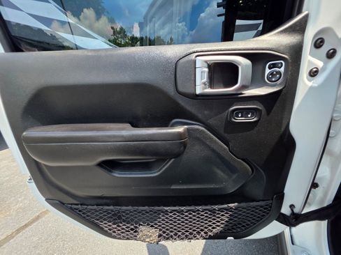 Used 2020 Jeep Gladiator Rubicon AWD/4WD image 16