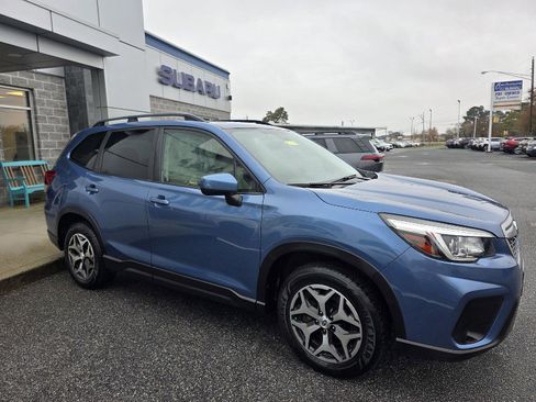 Used 2020 Subaru Forester Premium image 3