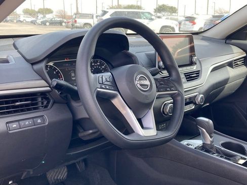 Used 2025 Nissan Altima 2.5 SV image 9