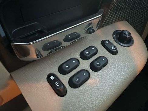 Used 2008 Lincoln Mark LT 4x4 image 21