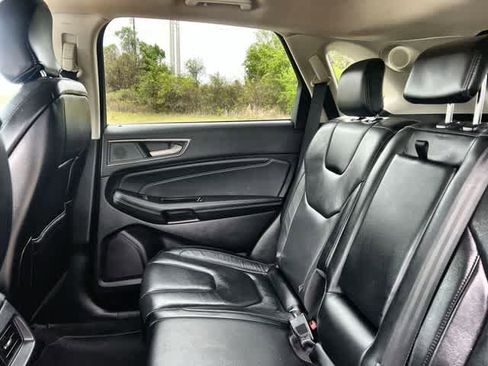 Used 2019 Ford Edge Titanium image 14