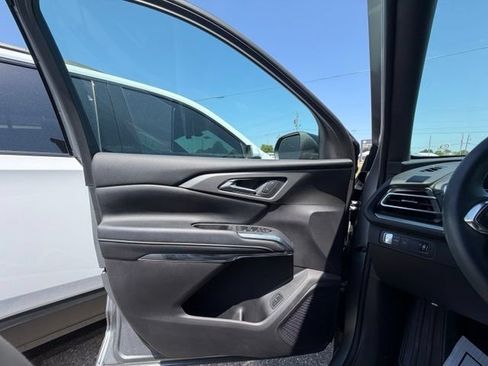 Used 2026 Chevrolet Traverse LT w/ Midnight/Sport Edition FWD image 23