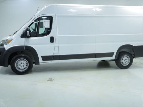 Used 2024 RAM ProMaster 2500 w/ Convenience Group FWD image 4
