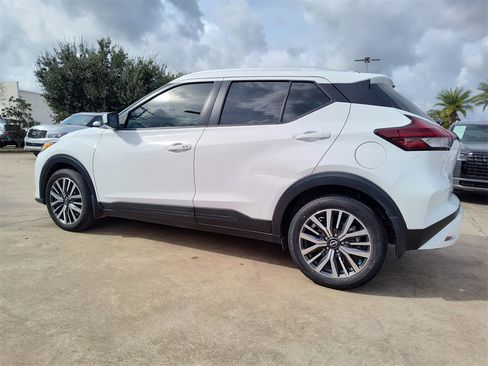 Used 2023 Nissan Kicks SV image 5
