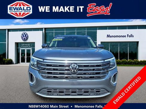 Used 2024 Volkswagen Atlas SE AWD/4WD image 2