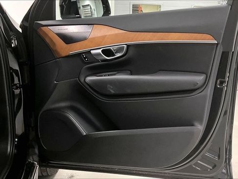 Used 2024 Volvo XC90 B6 Plus image 28