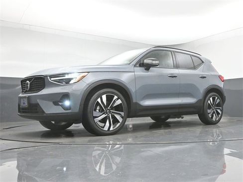 Used 2023 Volvo XC40 B5 Plus w/ Protection Package Premier image 37