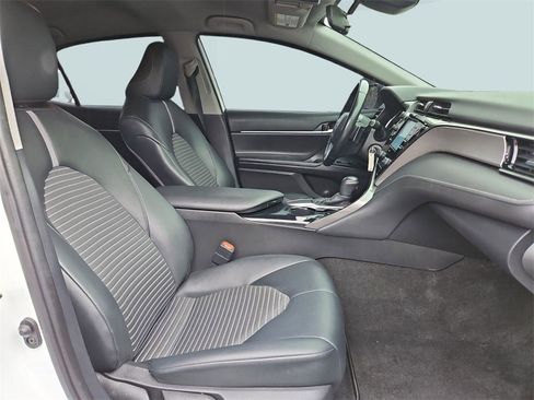 Used 2020 Toyota Camry SE image 27