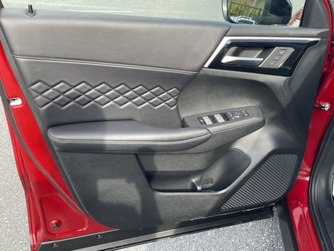 Used 2025 Mitsubishi Outlander SEL Black Edition image 30