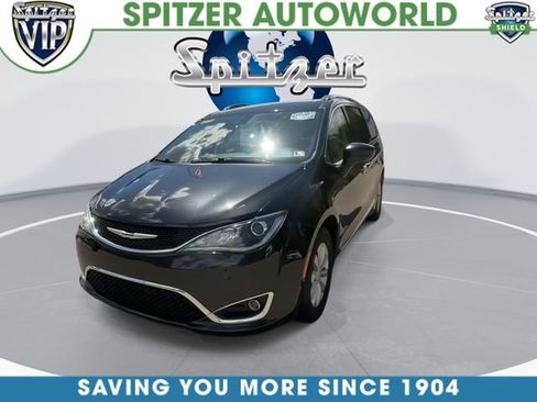 Used 2018 Chrysler Pacifica Touring-L FWD image 8