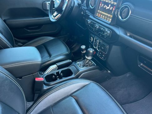 Used 2022 Jeep Wrangler Unlimited Sahara image 16