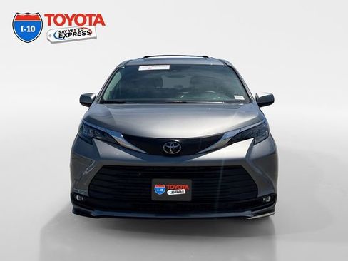 Certified 2026 Toyota Sienna XLE FWD image 8