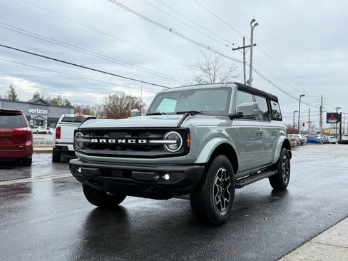 Used 2024 Ford Bronco Outer Banks image 2