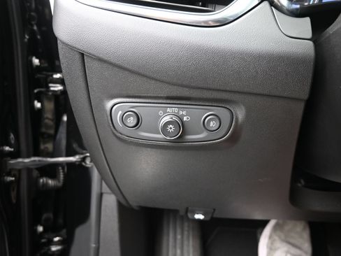Used 2022 Chevrolet Equinox Premier FWD image 12
