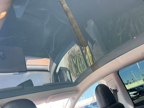 Used 2022 Tesla Model Y Long Range image 25