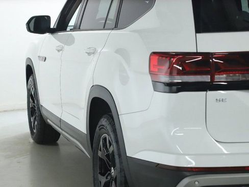 Used 2025 Volkswagen Atlas Peak Edition SE image 45