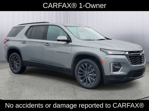 Used 2023 Chevrolet Traverse RS image 2